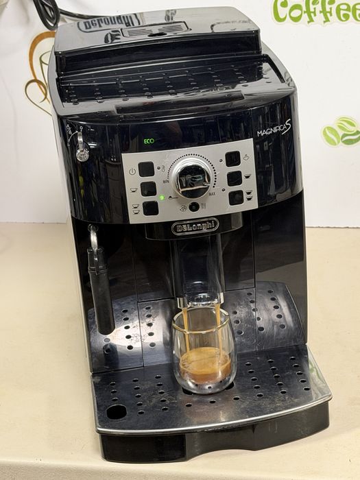 Кафемашина кафе автомат delonghi magnifica S с гаранция