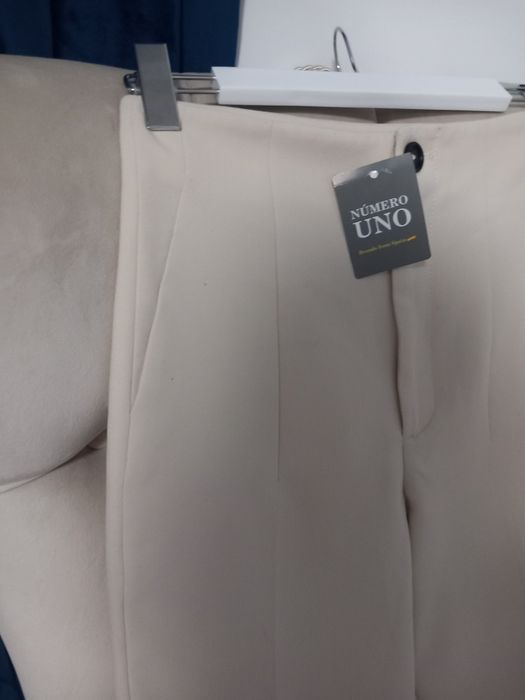 Pantaloni eleganți cu talie înaltă bej deschis măsură 36 Zara noi