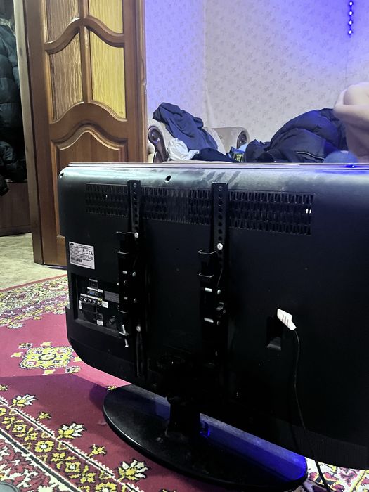 Подам телевизор самсунг