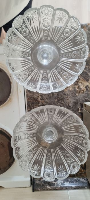 2 стеклянные  фруктницы/конфетницы  1000тг