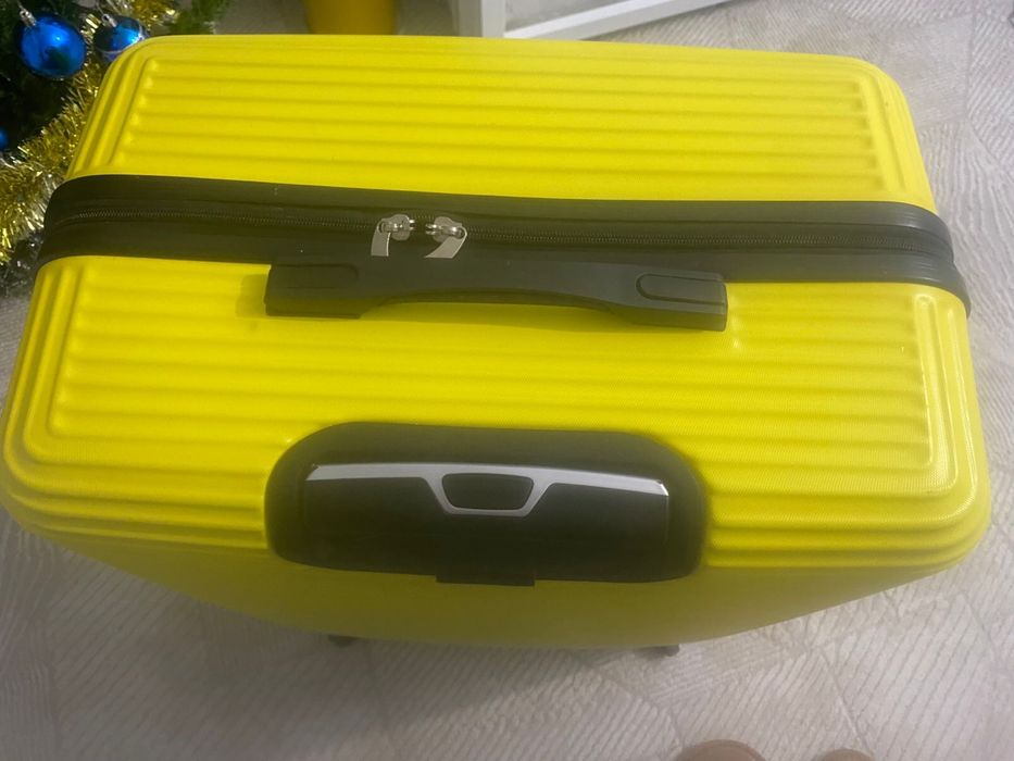 Чемодан L размера большой