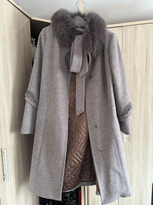 Тёплое зимнее пальто с меховым воротником, размер 42
