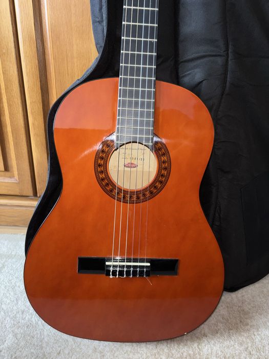 Китара Stagg C512 + калъф, столче, резервни струни и каподастър