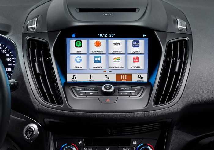Fac la distanta actualizare harti, instalez soft GPS.  Activez CarPlay