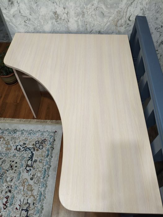 Продам стол угловой