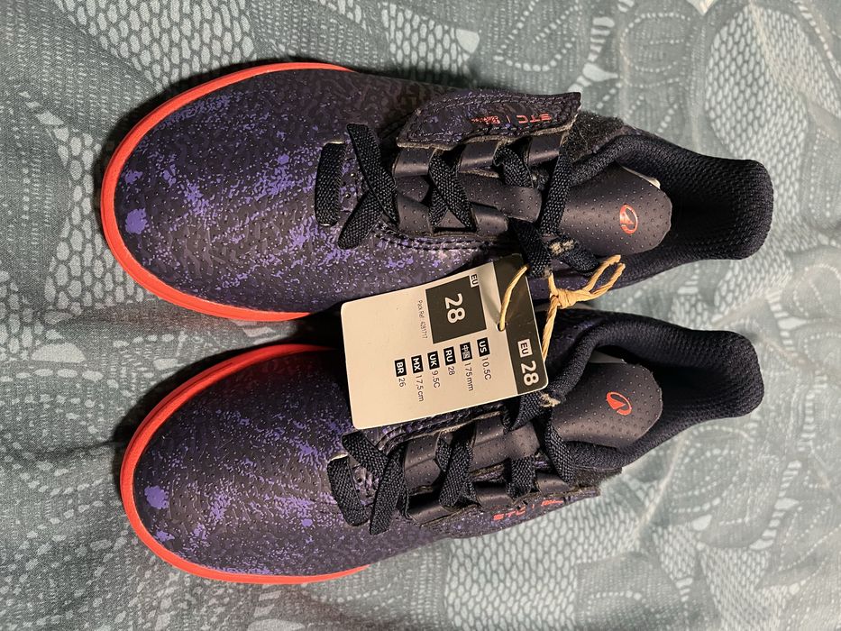 Футболни обувки, 28 номер, чисто нови