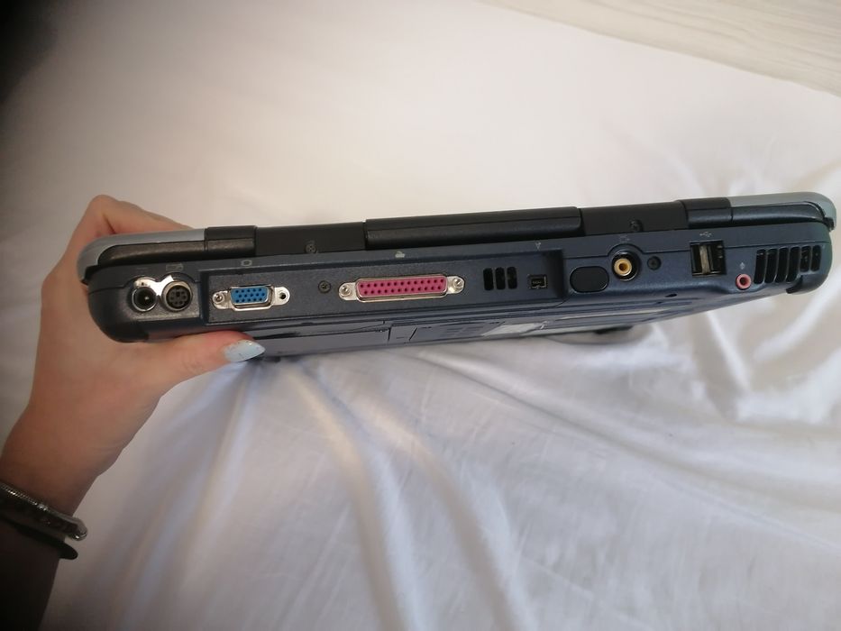 Vând 2  laptop-uri pentru piese