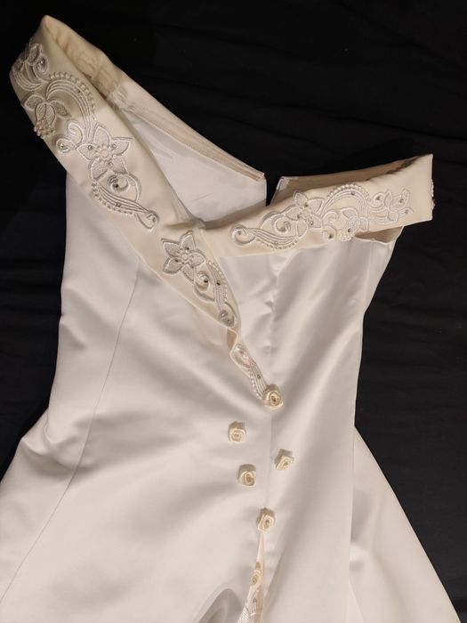 ВСИЧКО за  50 € Сватбена рокля, с бяло палте, чанта, воал, ръкавици, о