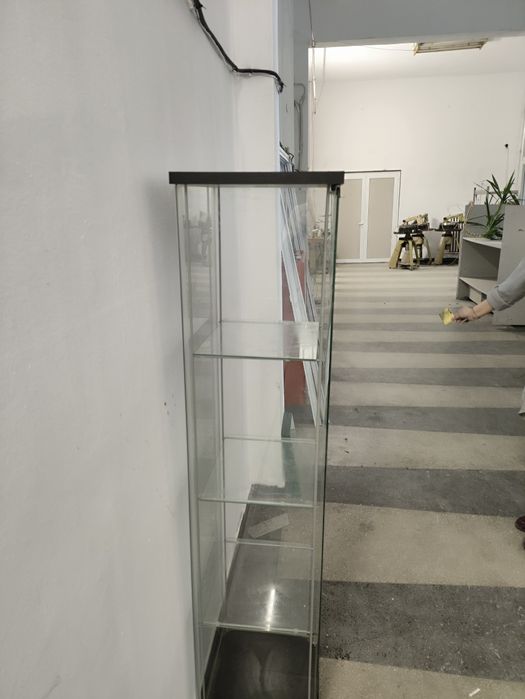 Стъклени шкафове