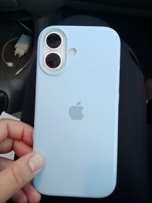 Iphone 17  белый