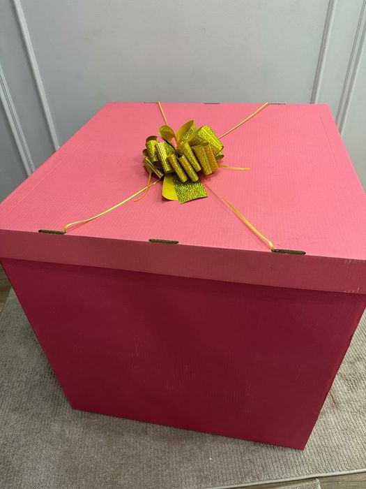 Подарочная коробка