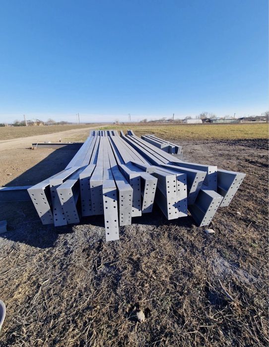 Vând structura metalică 10M lătime 20M lungime 4M înaltime preg 2800 €