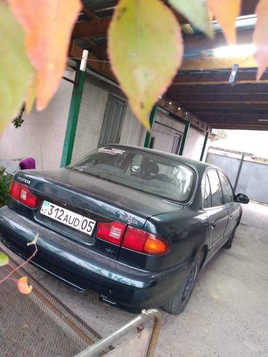Hyundai Sonata 1995 года.