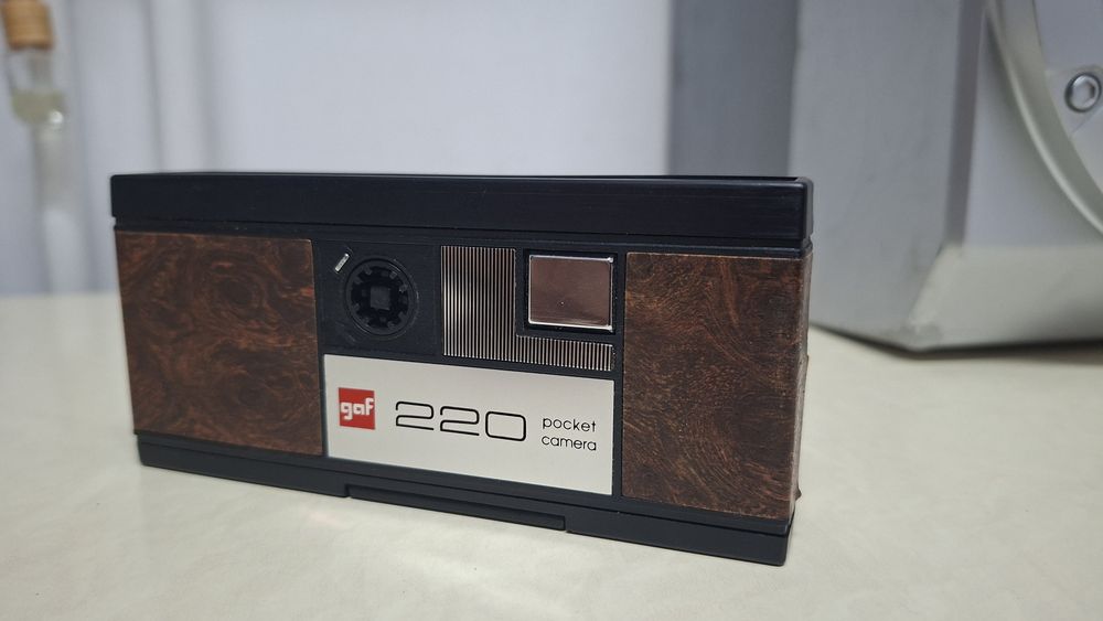 Aparat foto vintage cu film GAF 220 Pocket camera, made in Japan