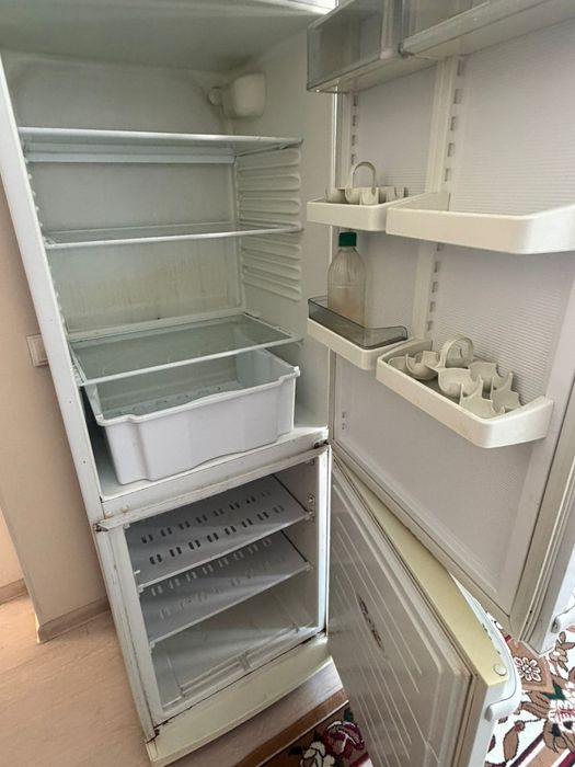 Холодильник продам 10000