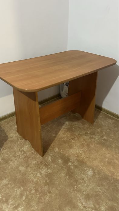 Продам стол кухонный