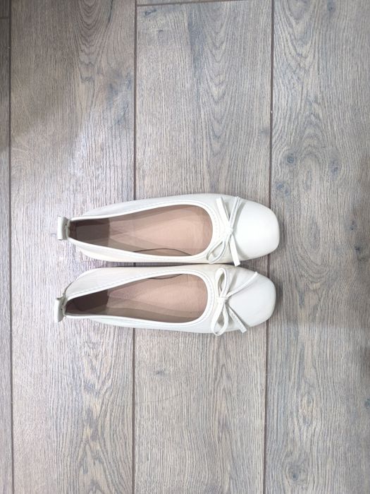 Белые балетки с бантиком, 35 размер