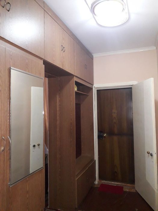 Срочно ижарага берилади обстановка 3 хона 1- етаж 1- мактаб олдида