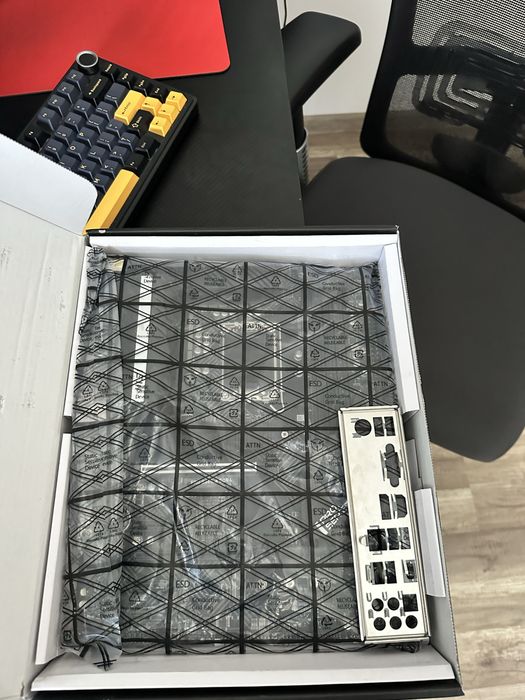 Vând placa de baza msi PRO-A DDR4 (citiți descrierea)
