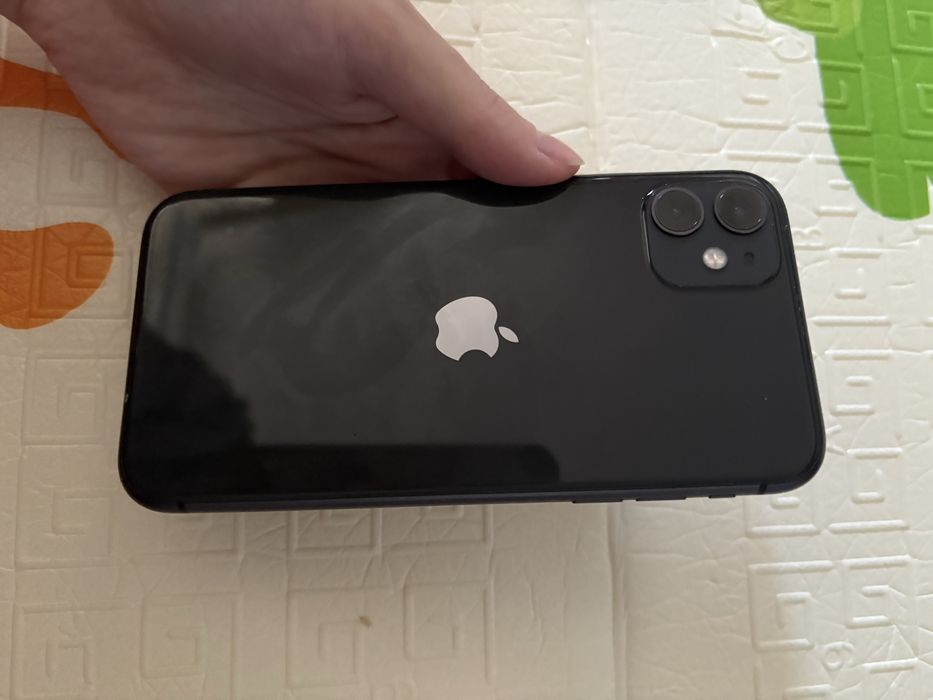 Продаю айфон 11, емкость 76%