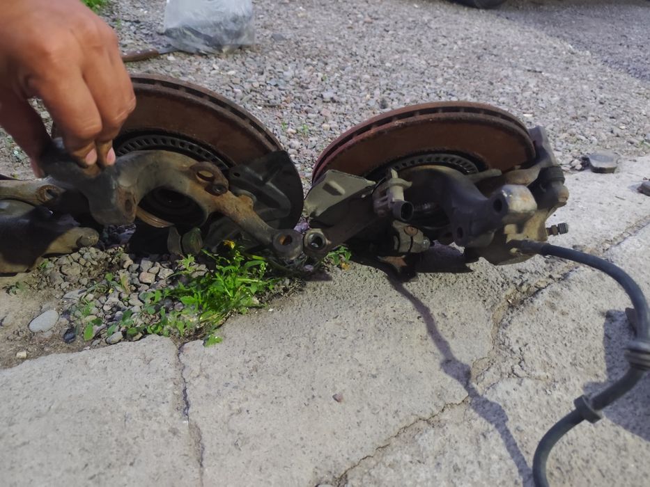 Продам комплект передних  дисков суппорт цафа