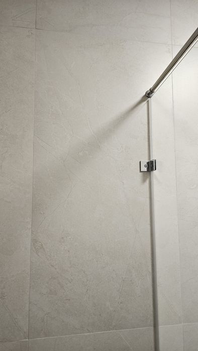 Керамогранит в количестве 3шт.