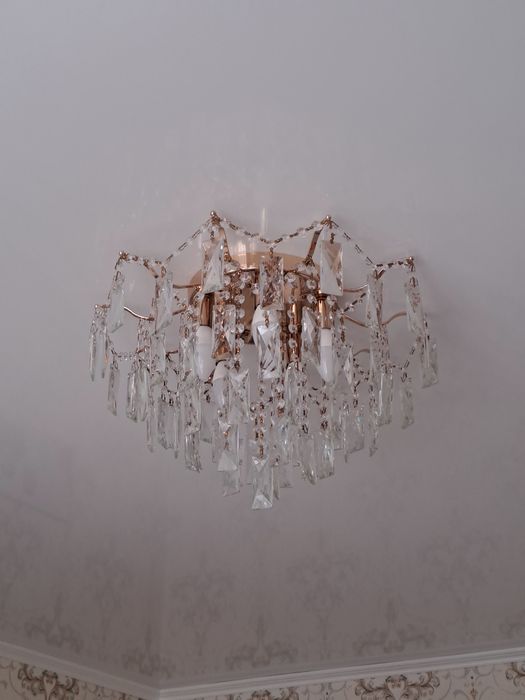 Продам красивую люстру