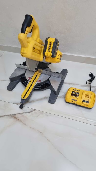 Circular Dewalt pe acumulator
