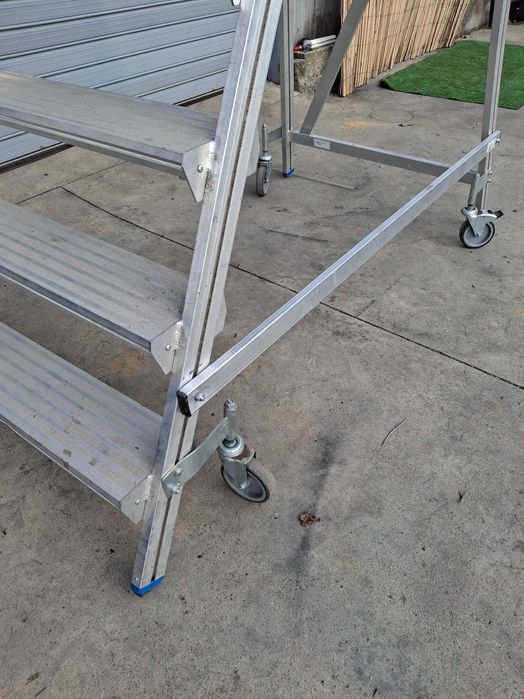 Алуминиева стълба с платформа и колела KRAUSE 1x7