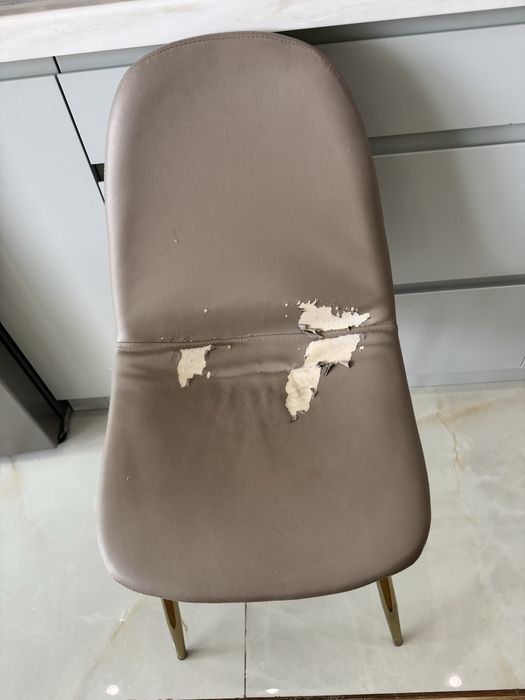 Стулья из кожзама