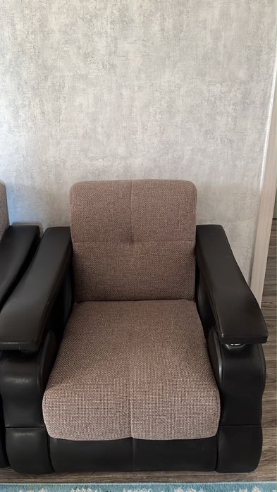 Продаем диван и 2 кресла бу