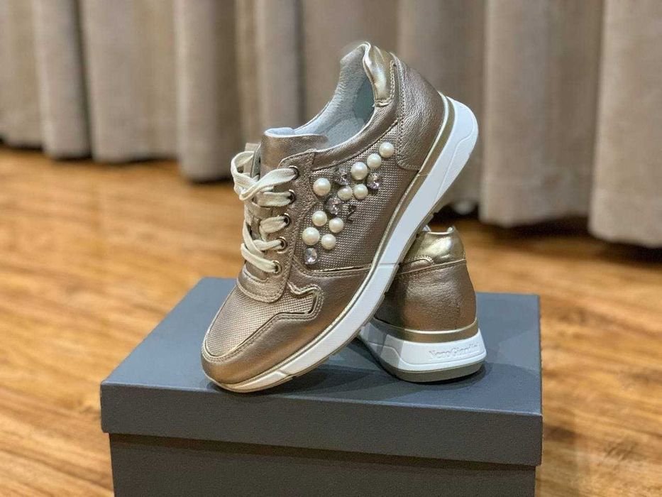 Nero Giardini женские кожаные кроссовки РАЗМЕР 36,37