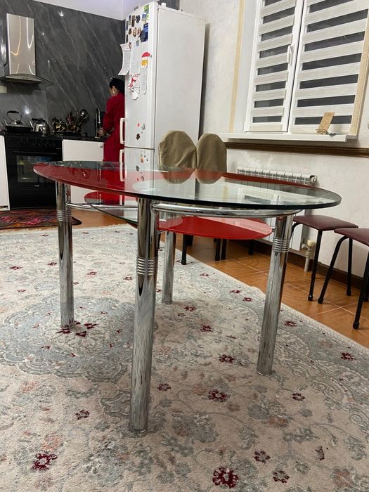 Продаётся обеденный стол