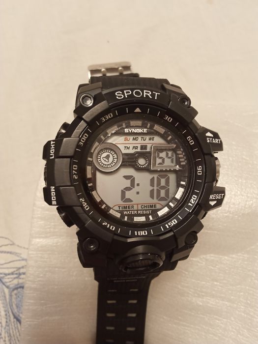 Часы ручные новые в упаковке.