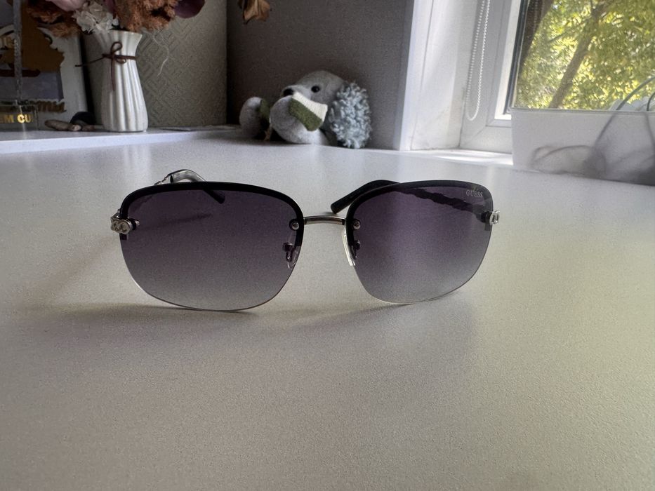 Продам женские очки Guess