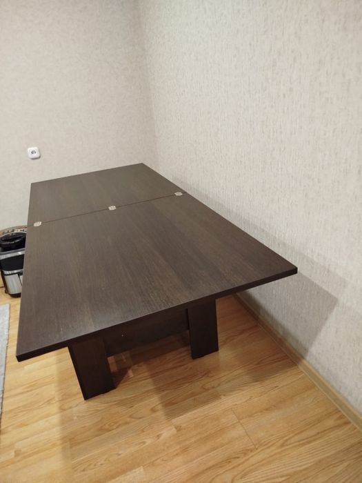 Продам стол 1.8 м