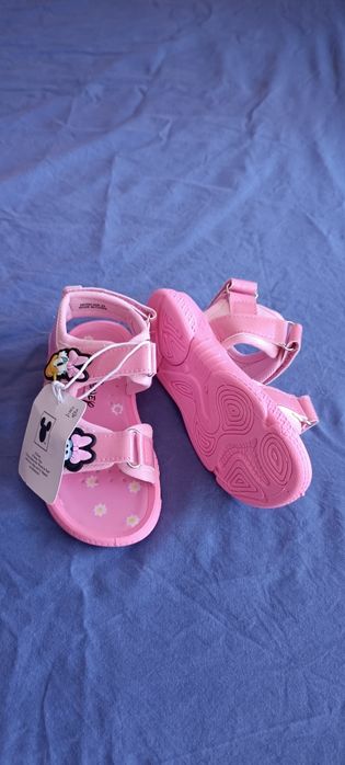 Нови красиви сандали за момиче номер 25