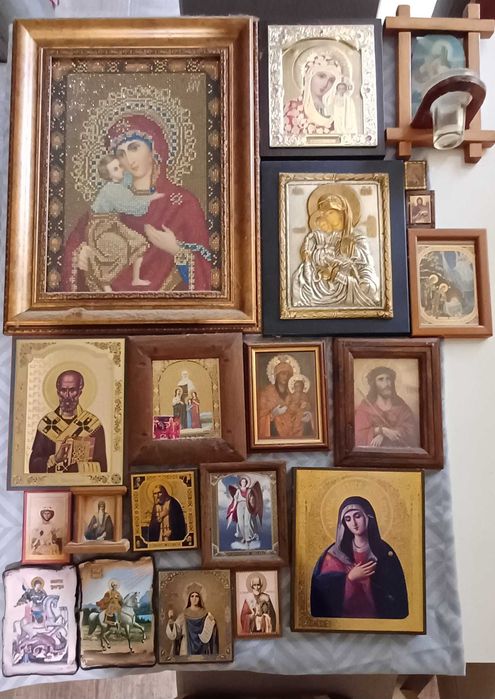 Продавам 20 броя икони