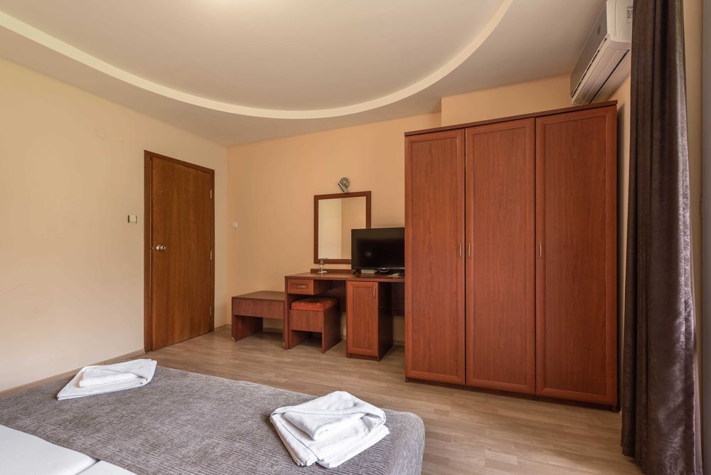 Продава се Хотел в Балчик - 2000 кв.м за 230 €/кв.м - Снимка #14