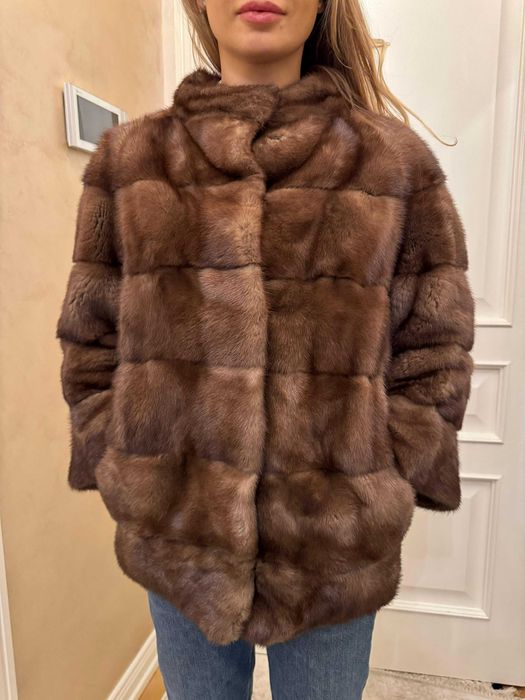 Продадим шубу ACTIV  размер 42 в идеальном состоянии