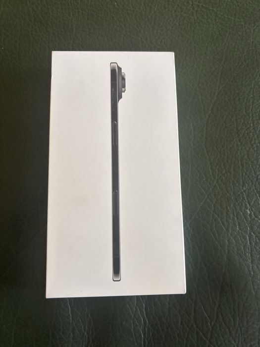 IPhone Air чисто нов