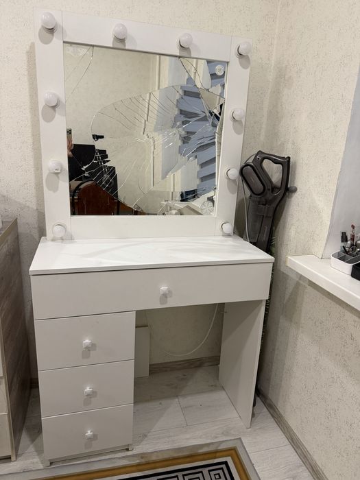 Туалетный столик