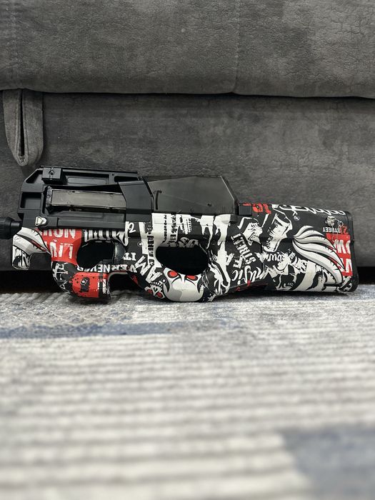 Игрушечный автомат P90