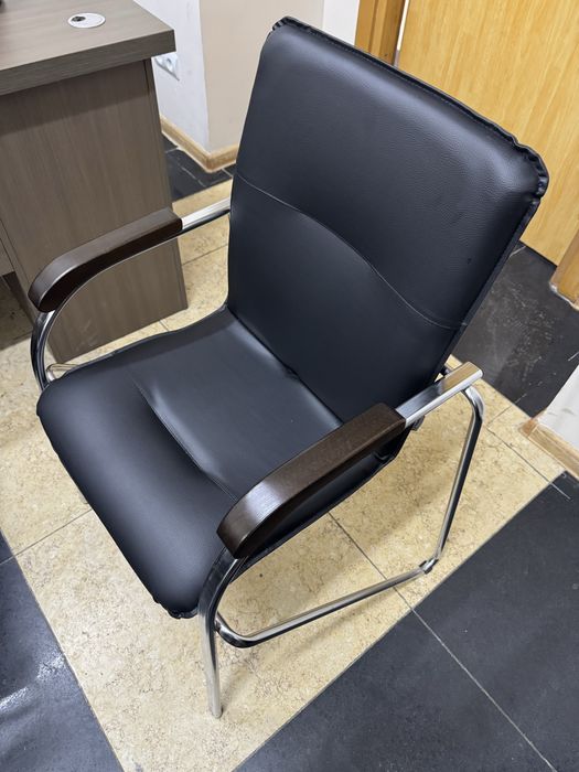 Прлдам стулья в хорошем состояний