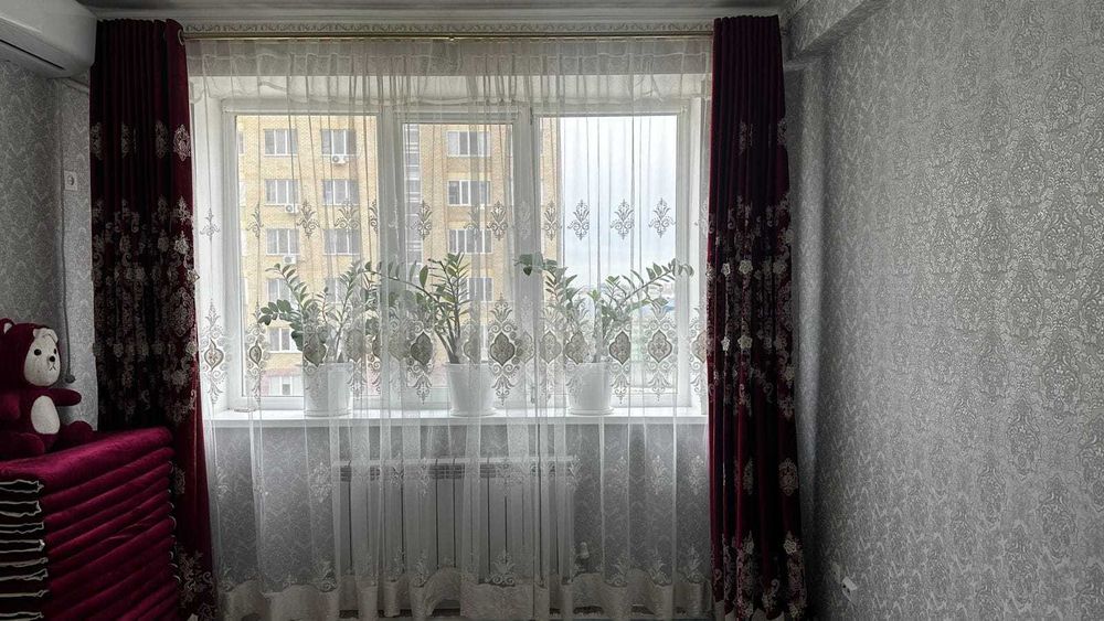 Тюль штор с карнизом.