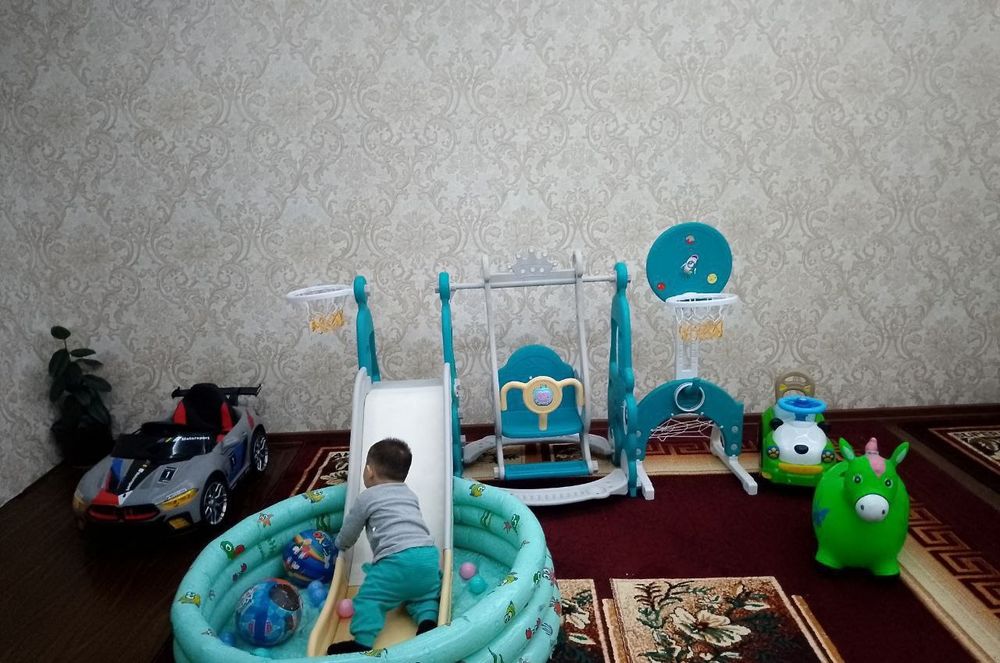 с 200 шариками, не так много, как на картинке)