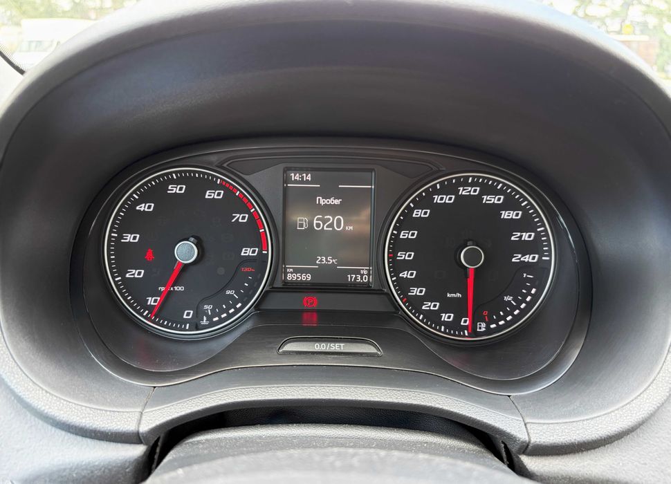 Продавам Seat Ibiza 2017г. 1.0 MPI на 90.000км. в ПЕРФЕКТНО състояние!