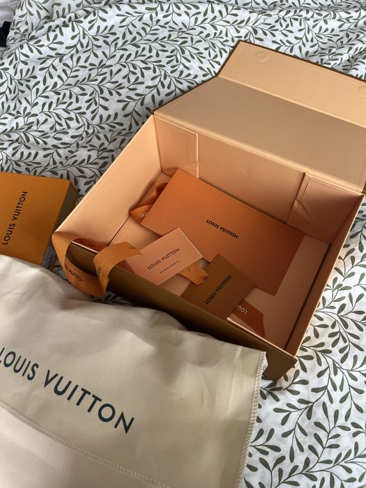 Розова чанта Louis Vuitton