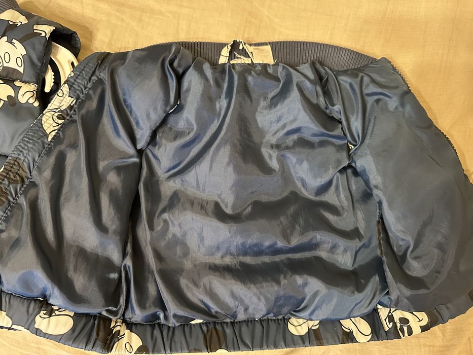 Ватиран елек с апликации Мики Маус