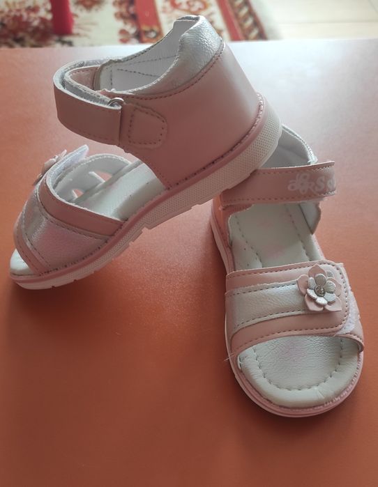 Sandale cu taloneta din piele marime 25